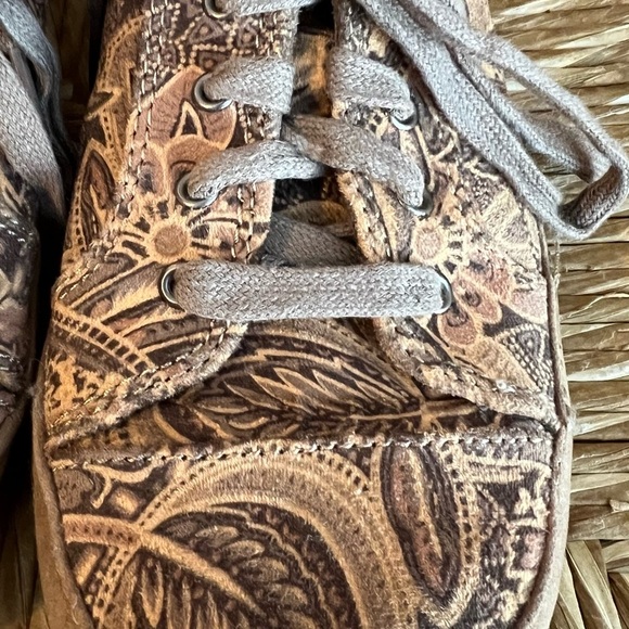 🌿 Cloud 9 Brown Paisley Comfort Sneakers – Boho Style Lace-Up Shoes (Size 8.5 M) - Picture 3 of 9